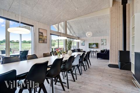 Oppholdsrom med plass til 16 i luksushus nr. 425.