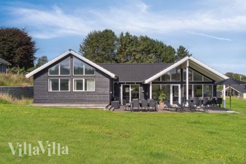 Luksushus nr. 426 har en deilig terrasse med gode hagemøbler til 16 personer.