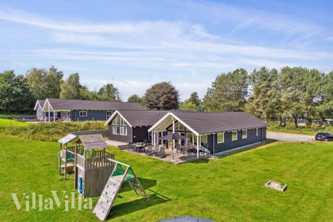 Dette lekre huset med svømmebasseng, nr. 426, med plass til 16 personer, ligger i Nordsjælland
