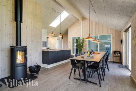 Oppholdsrom med plass til 16 i luksushus nr. 717.