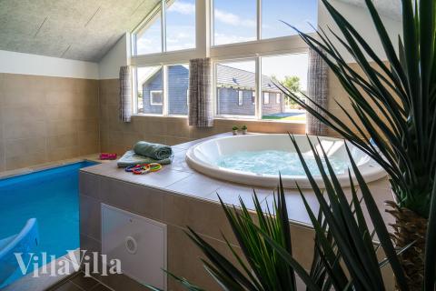 Nyt varmen i boblebadet i luksushus nr. 717 i Tyskland