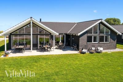 Dette lekre huset med svømmebasseng, nr. 717, med plass til 16 personer, ligger i Tyskland