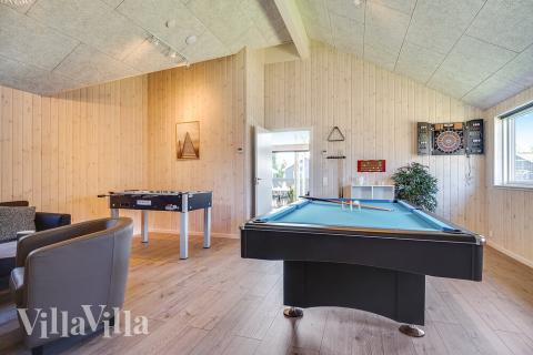 Luksushus nr. 716 til 16 personer tilbyr et stort aktivitetsrom med bl.a. biljard og dart