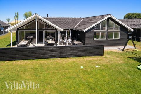 Dette lekre huset med svømmebasseng, nr. 716, med plass til 16 personer, ligger i Tyskland