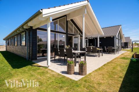 Nyt en grillkveld på terrassen i luksushus nr. 716 i Tyskland