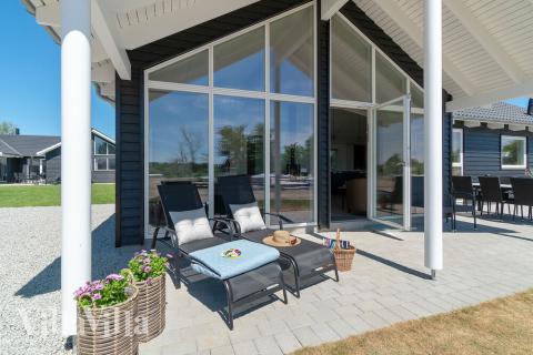 Luksushus nr. 722 har en deilig terrasse med gode hagemøbler til 10 personer.