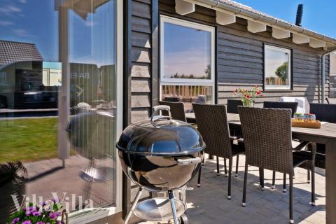 Luksushus nr. 718 har en deilig terrasse med gode hagemøbler til 12 personer.