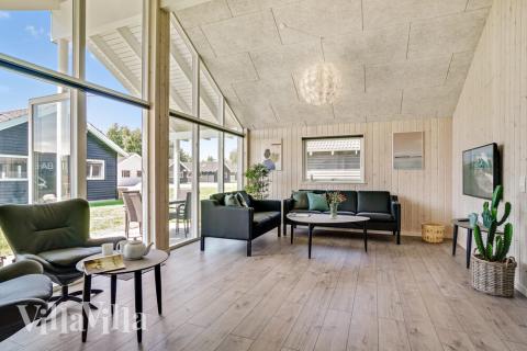 Oppholdsrom med plass til 12 i luksushus nr. 718.