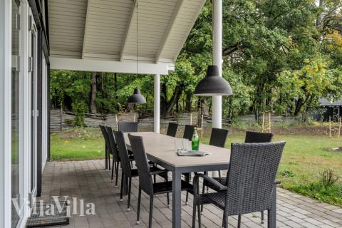 Luksushus nr. 438 har en deilig terrasse med gode hagemøbler til 30 personer.