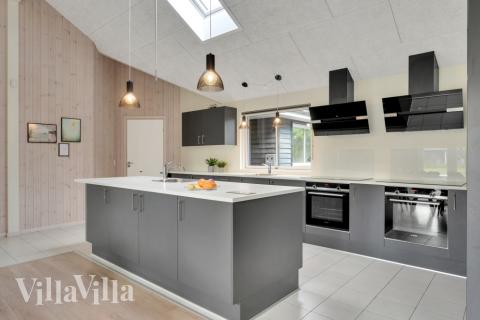 Kjøkkenet i luksushus nr. 438 er godt innrettet.