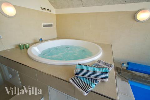Nyt varmen i boblebadet i luksushus nr. 424 i Fyn og øyer