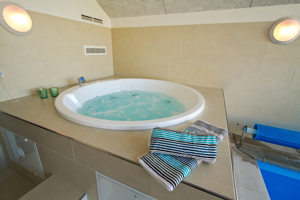 Nyt varmen i boblebadet i luksushus nr. 424 i Fyn og øyer