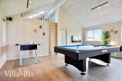 Luksushus nr. 424 til 14 personer tilbyr et stort aktivitetsrom med bl.a. biljard og dart