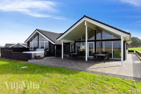 Flott feriehus nr. 424, med god plass til opptil 14 personer