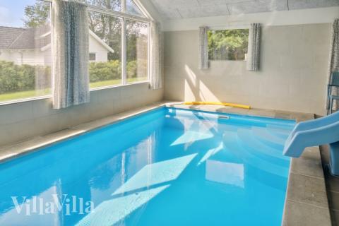 Det flotte bassenget i luksushus nr. 427 til 14 personer