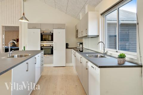 Kjøkkenet i luksushus nr. 439 er fullt utstyrt så dere lett kan lage mat til 24 personer.