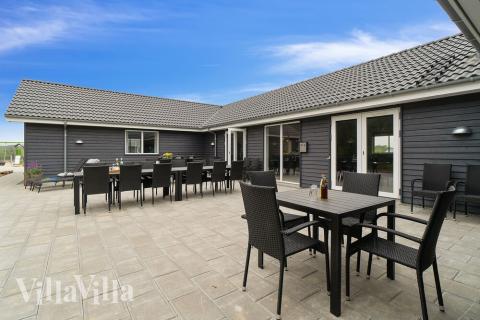 Stor terrasse i luksushus nr. 429 i Limfjorden.