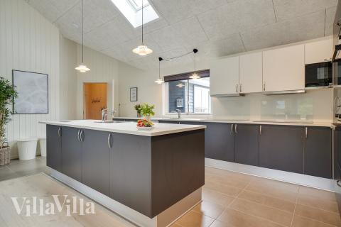 Kjøkkenet i luksushus nr. 429 er fullt utstyrt så dere lett kan lage mat til 30 personer.