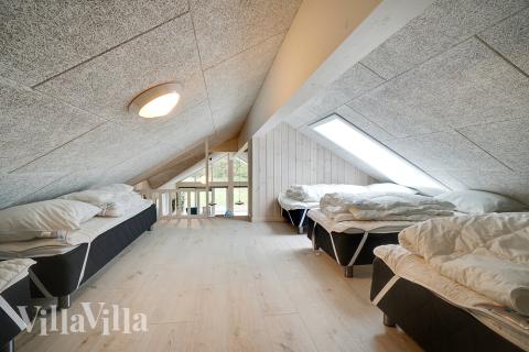 Noen av de 30 soveplassene i luksushus nr. 429 finnes på hems