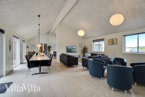 Oppholdsrom med plass til 30 i luksushus nr. 429.