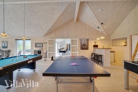 I tillegg til alle aktivitetsmulighetene i husets bassengavdeling, kan du også spille biljard, bordtennis og dart i luksushus nr. 429