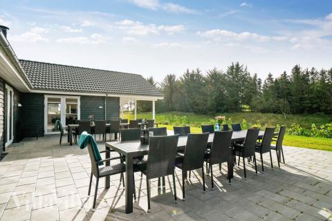 Luksushus nr. 429 har en deilig terrasse med gode hagemøbler til 30 personer.