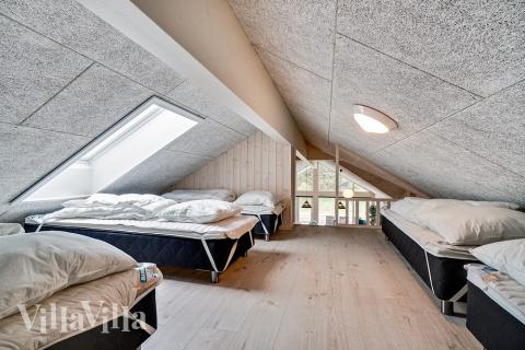 Noen av de 30 soveplassene i luksushus nr. 431 finnes på hems