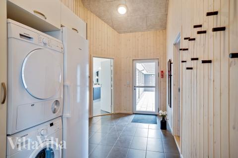 Det romslige inngangspartiet til luksushus nr. 431 i Limfjorden