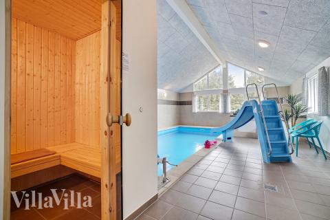 Det flotte bassenget i luksushus nr. 431 til 30 personer