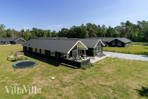 Dette lekre huset med svømmebasseng, nr. 435, med plass til 18 personer, ligger i Nordsjælland