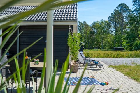 Nyt en grillkveld på terrassen i luksushus nr. 435 i Nordsjælland