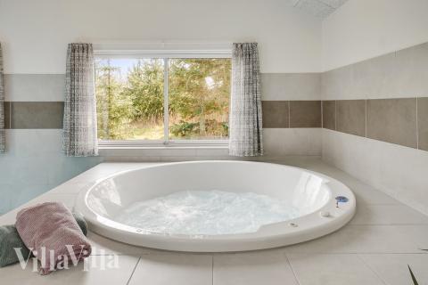 Nyt varmen i boblebadet i luksushus nr. 440 i Nordjylland