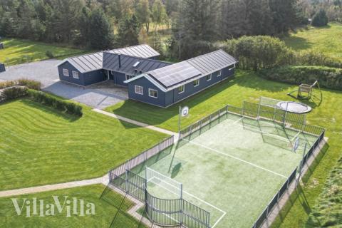 Dette lekre huset med svømmebasseng, nr. 440, med plass til 24 personer, ligger i Nordjylland