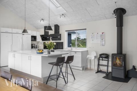 Kjøkkenet i luksushus nr. 440 er fullt utstyrt så dere lett kan lage mat til 24 personer.