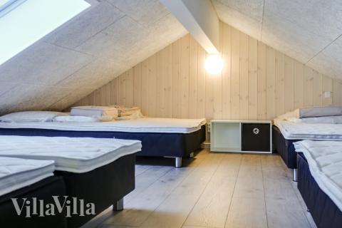 Noen av de 30 soveplassene i luksushus nr. 428 finnes på hems