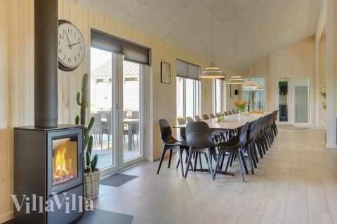 Oppholdsrom med plass til 30 i luksushus nr. 428.