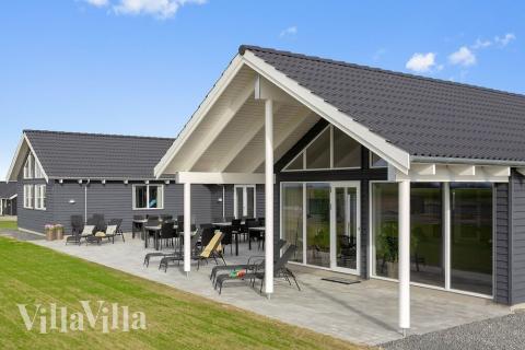 Luksushus nr. 428 har en deilig terrasse med gode hagemøbler til 30 personer.