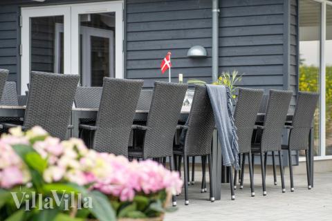 Nyt en grillkveld på terrassen i luksushus nr. 428 i Fyn og øyer