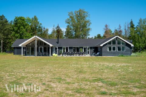 Dette lekre huset med svømmebasseng, nr. 436, med plass til 30 personer, ligger i Nordsjælland