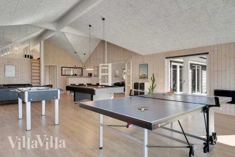I tillegg til alle aktivitetsmulighetene i husets bassengavdeling, kan du også spille biljard, bordtennis og dart i luksushus nr. 436