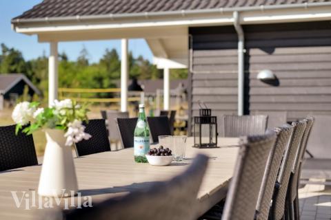 Luksushus nr. 436 har en deilig terrasse med gode hagemøbler til 30 personer.