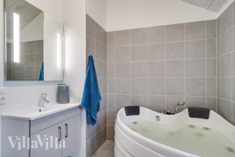 Nyt varmen i boblebadet i luksushus nr. 719 i Tyskland