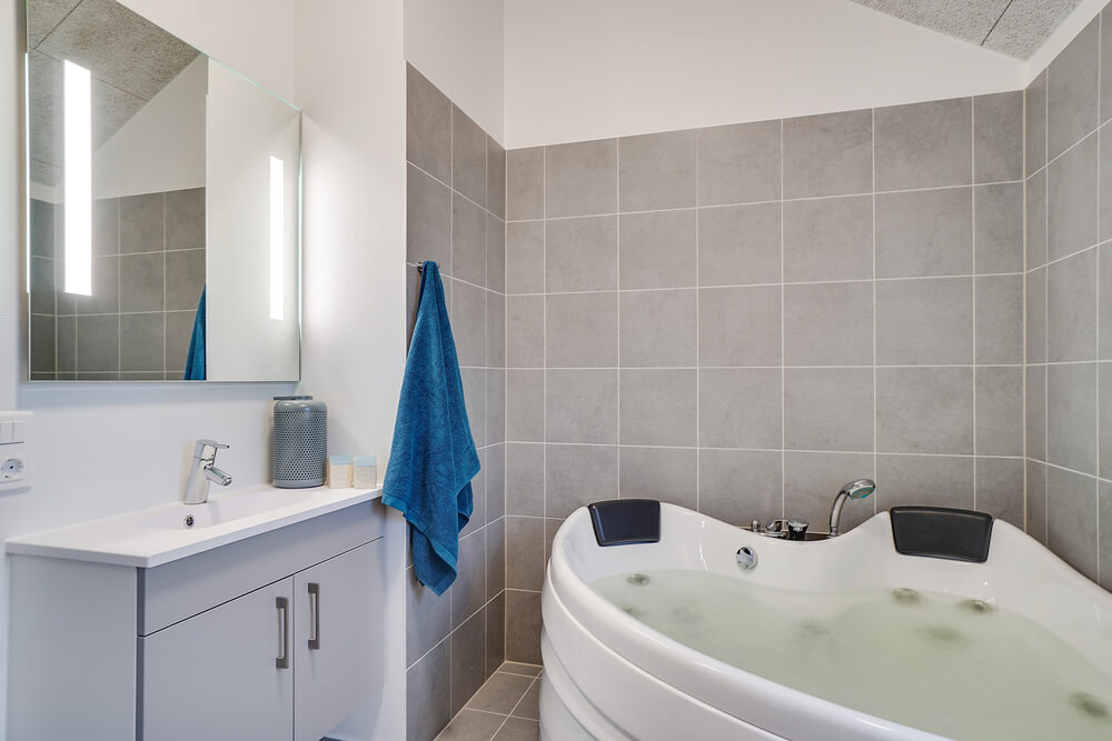 Nyt varmen i boblebadet i luksushus nr. 719 i Tyskland