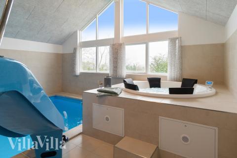 Nyt varmen i boblebadet i luksushus nr. 721 i Tyskland