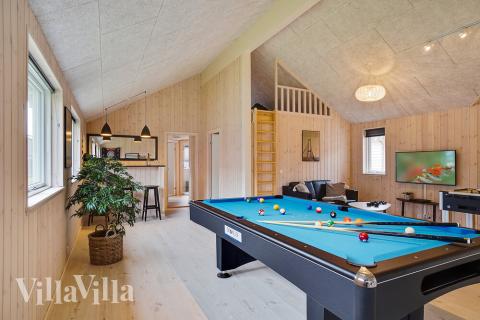 Luksushus nr. 721 til 18 personer tilbyr et stort aktivitetsrom med bl.a. biljard og dart