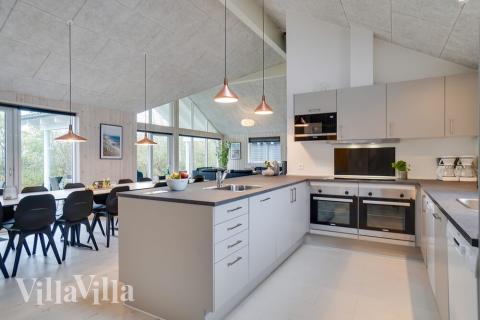 Kjøkkenet i luksushus nr. 721 er fullt utstyrt så dere lett kan lage mat til 18 personer.