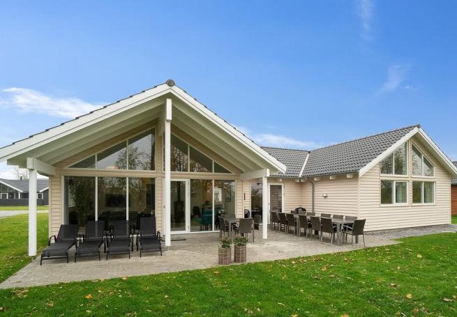 Dette lekre huset med svømmebasseng, nr. 721, med plass til 18 personer, ligger i Tyskland
