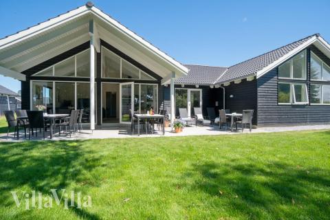 Dette lekre huset med svømmebasseng, nr. 720, med plass til 18 personer, ligger i Tyskland