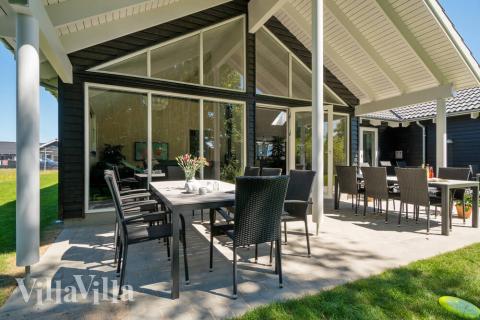 Nyt en grillkveld på terrassen i luksushus nr. 720 i Tyskland