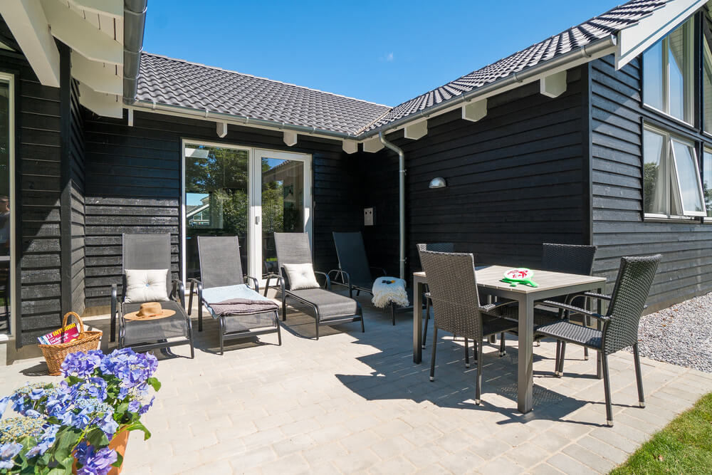 Luksushus nr. 720 har en deilig terrasse med gode hagemøbler til 18 personer.